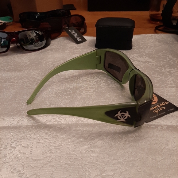 Womans Sunglasses - Picture 6 of 8